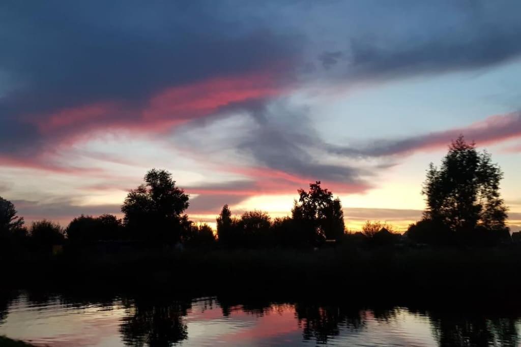 Out Of Amsterdam, River Apartment Close To City Broek in Waterland Bagian luar foto