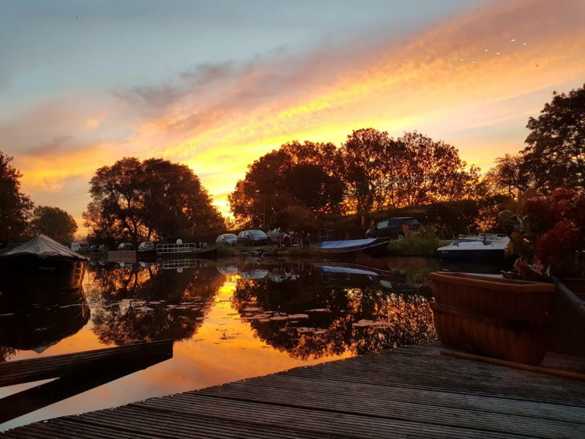 Out Of Amsterdam, River Apartment Close To City Broek in Waterland Bagian luar foto
